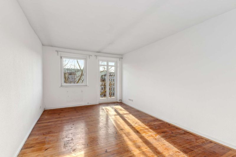 Elegante Ruhe in Mitte: 2 Zimmer & Südbalkon im energieoptimierten Gartenhaus.